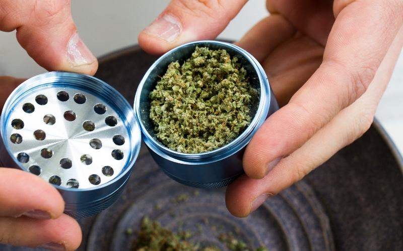 Pro Tips on How to Clean a Grinder Fast